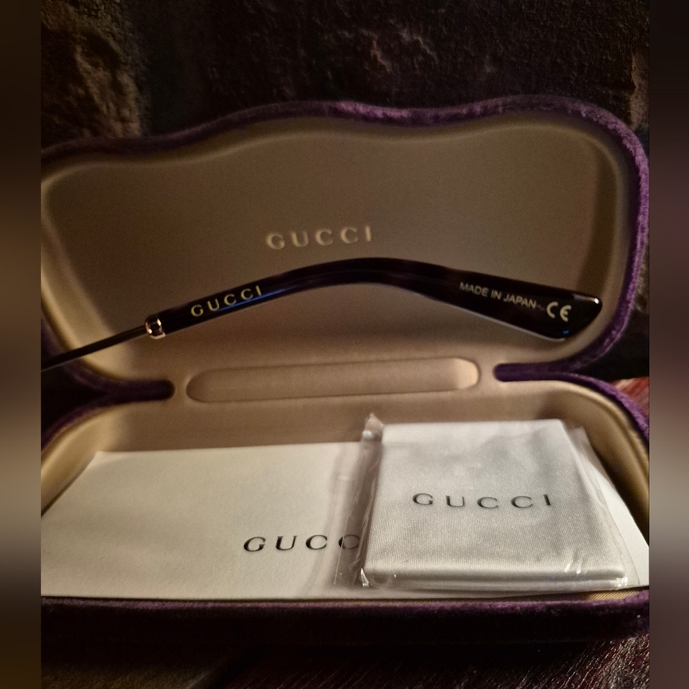 Gucci Silver and Black Eyewear - Picture 2 of 5